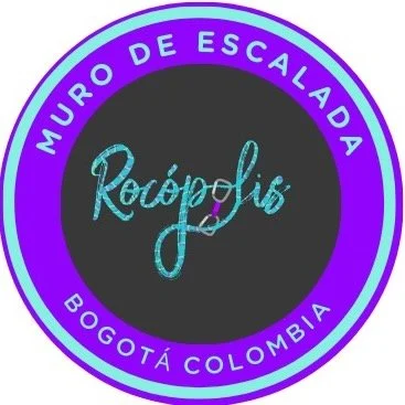 Rocopolis DC - Muro de escalada bajo techo.